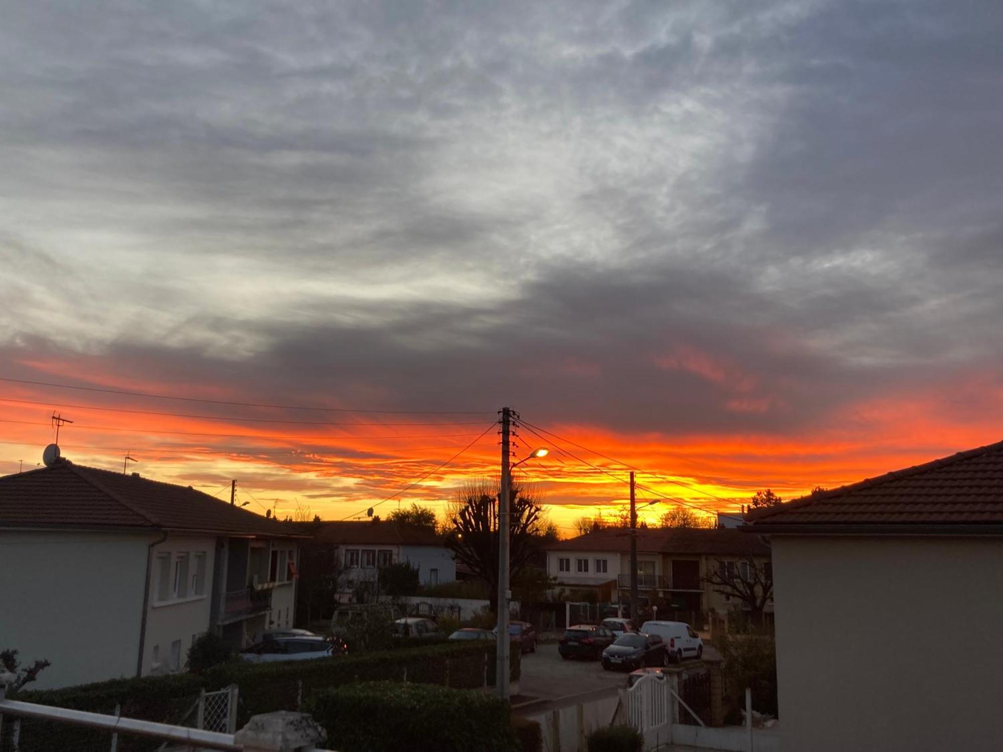 Au Calme Dans Maison En Rez De Jardin A 2,2 Kms Du Groupama Stadium Et Salle Ldlc Arena Meyzieu Bagian luar foto
